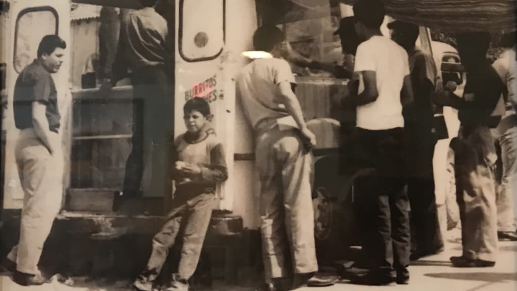 En 1954, Antonio Argueta fundó Burritos Tony. Cuando comenzó su negocio lo hizo con un triciclo que estacionaba frente a un colegio de Ciudad Juárez. Más tarde compró una troca y cuando prosperó abrió un local en el mismo lugar que se convertiría en uno de los restaurantes más reconocidos de la zona.