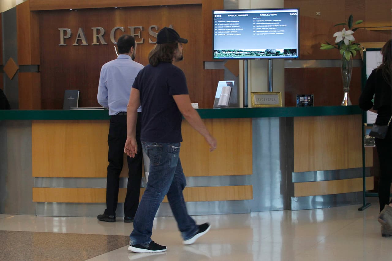 PARCESA, Parques de la Paz, recibieron a la actriz, su marido, amigos y familiares de Eduardo Cruz.