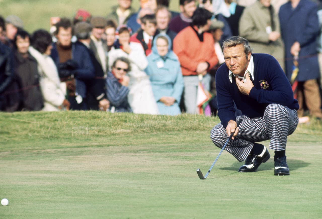 <b><a href="https://www.univision.com/deportes/barack-obama-arnold-palmer-personifico-el-sueno-americano">Arnold Palmer, </a><a href="https://www.univision.com/deportes/barack-obama-arnold-palmer-personifico-el-sueno-americano">reconocido golfista</a></b> y considerado uno de los mejores en la historia del deporte empata con Elvis al generar ganancias por 35 millones de dólares. Palmer falleció en 2016.