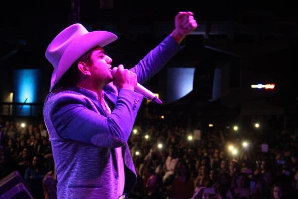 ¡Univisión Arizona sí cumple con su gente! Después de la tormenta, vino un súper concierto con El Dasa y la Arrolladora Banda Limón. Miles de personas bailaron, cantaron y además compartieron con el talento de radio y televisión de Univisión Arizona.