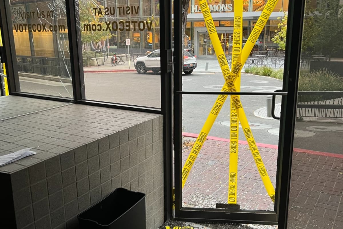 Cuando oficiales de la policía de Salt Lake City llegaron al lugar, un oficial de la Patrulla de Caminos de Utah, ya había detenido al sospechoso.