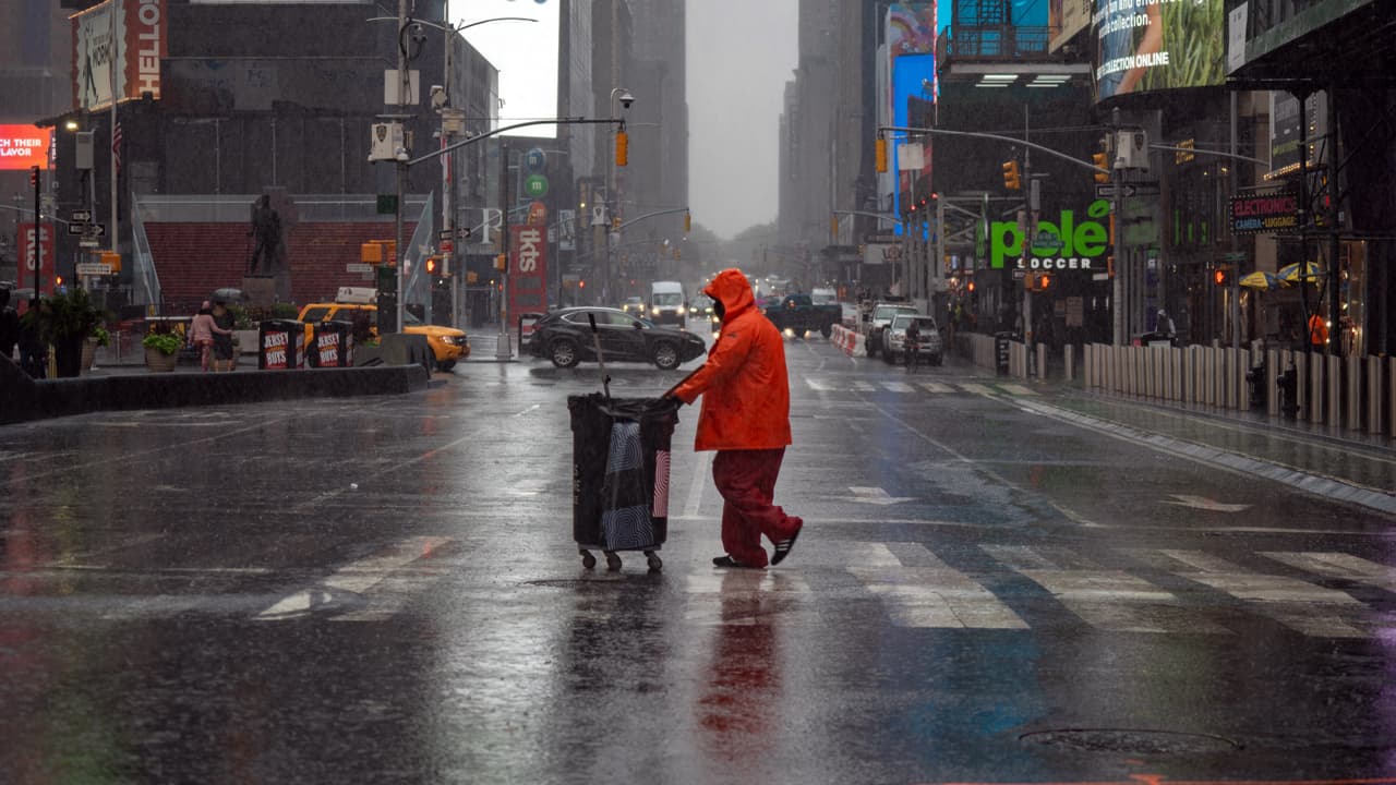 Nueva York amaneció con apagones por tormenta tropical Fay; el servicio se reestablece poco a poco