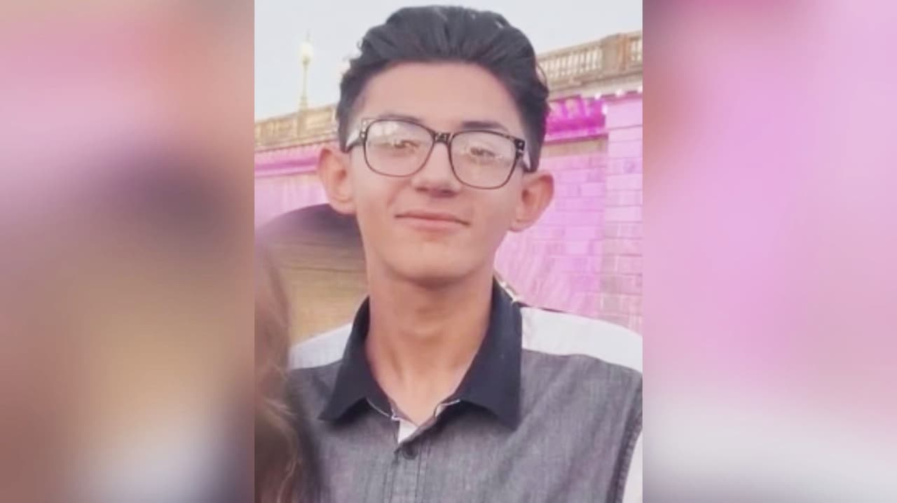 “Exigimos respuestas”, familia de hispano pide se esclarezca muerte del adolescente hallado en un árbol