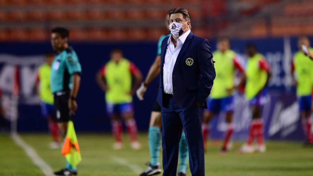 Herrera elogia el nivel de Ochoa: “Es importante para el América y la selección”