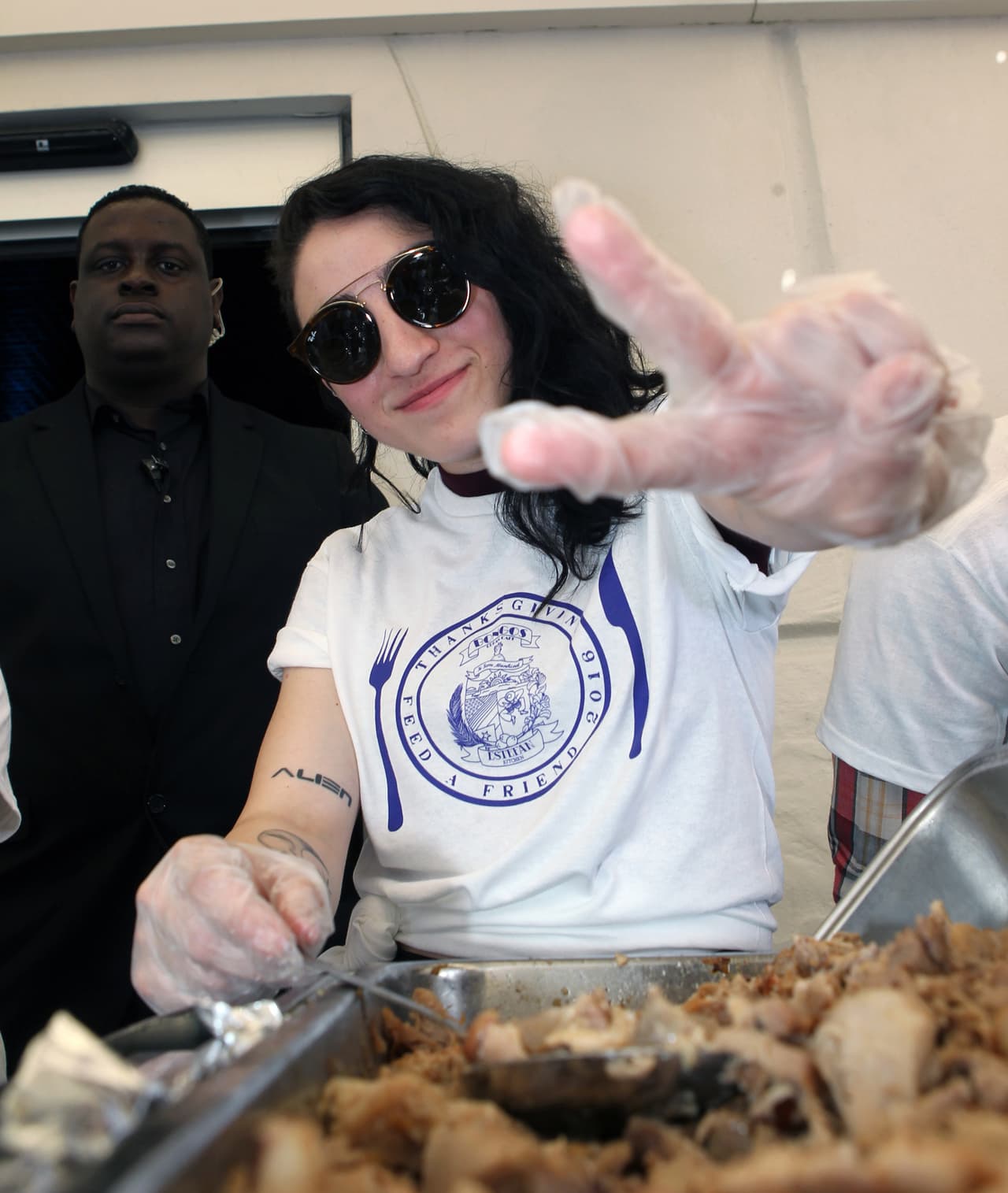 Emily Estefan formando parte del comité.