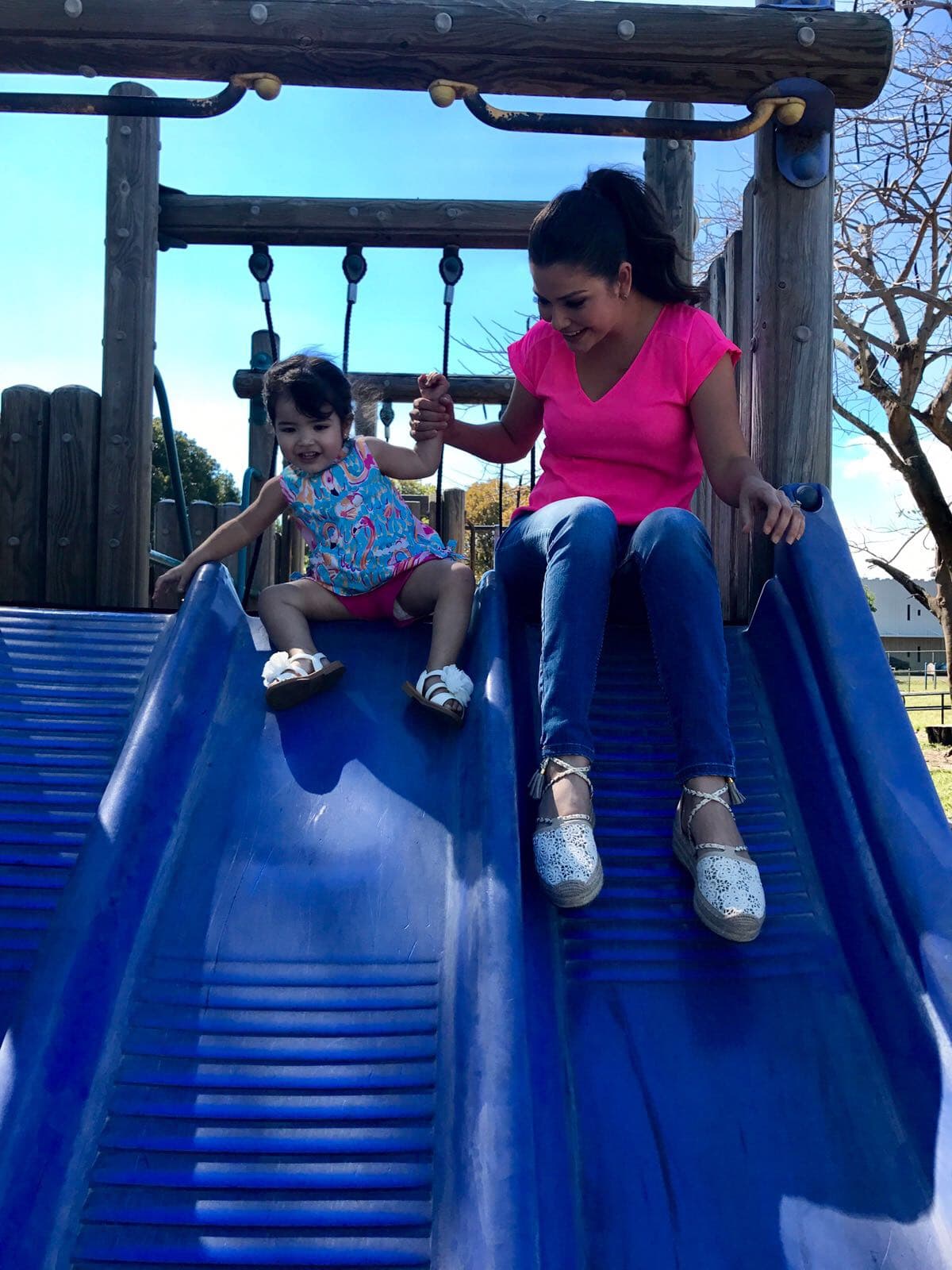 Uno de los momentos más divertidos fue verlas juntas tirándose por la resbaladilla.