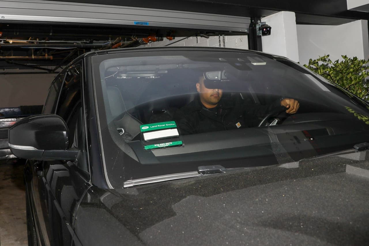 Las versiones de un posible romance entre la modelo y el cantante de 28 años se avivaron este domingo 19 luego de que TMZ publicó un nuevo reporte sobre ellos. 
<br>