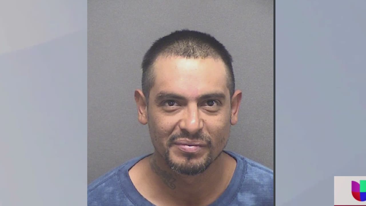 Molesto porque no lo dejó quedarse a dormir, hombre incendia auto de mujer y es detenido en San Antonio