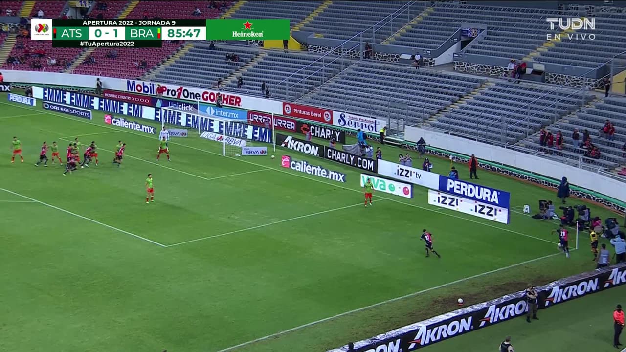 ¡TIRO ATAJADO! disparo por Gaddi Aguirre.