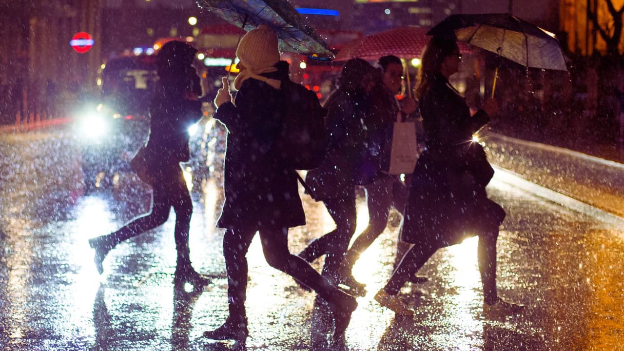 Fuertes lluvias en el norte de Texas durante la madrugada del lunes