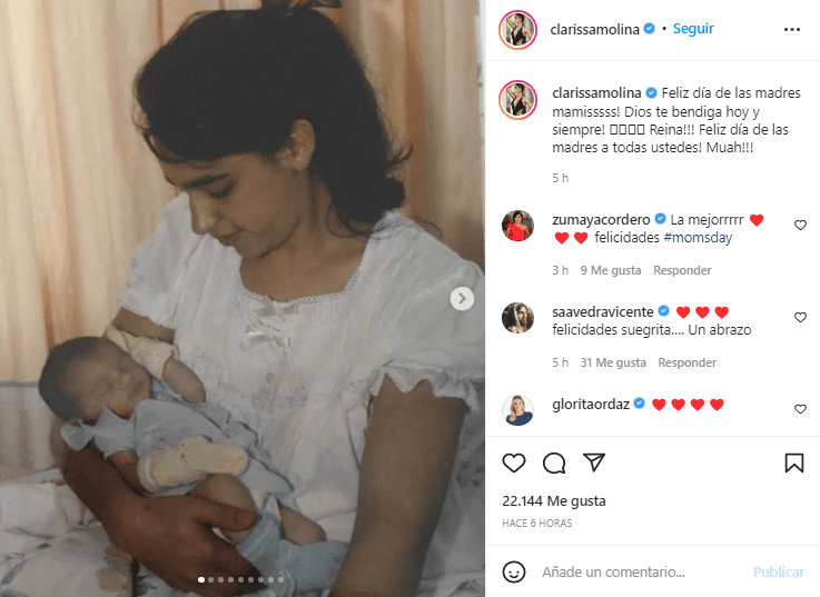 <b>Clarissa Molina</b> tampoco dejó pasar la ocasión y en su cuenta de Instagram colgó una serie de instantáneas de cuando su mamá la cargaba entre sus brazos.