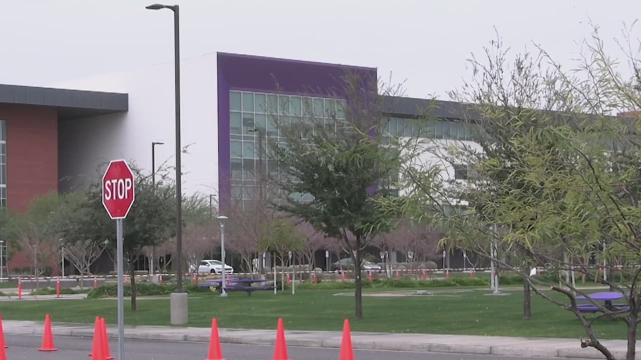 Abren un centro de vacunación contra el coronavirus dentro de la Universidad del Gran Cañón 