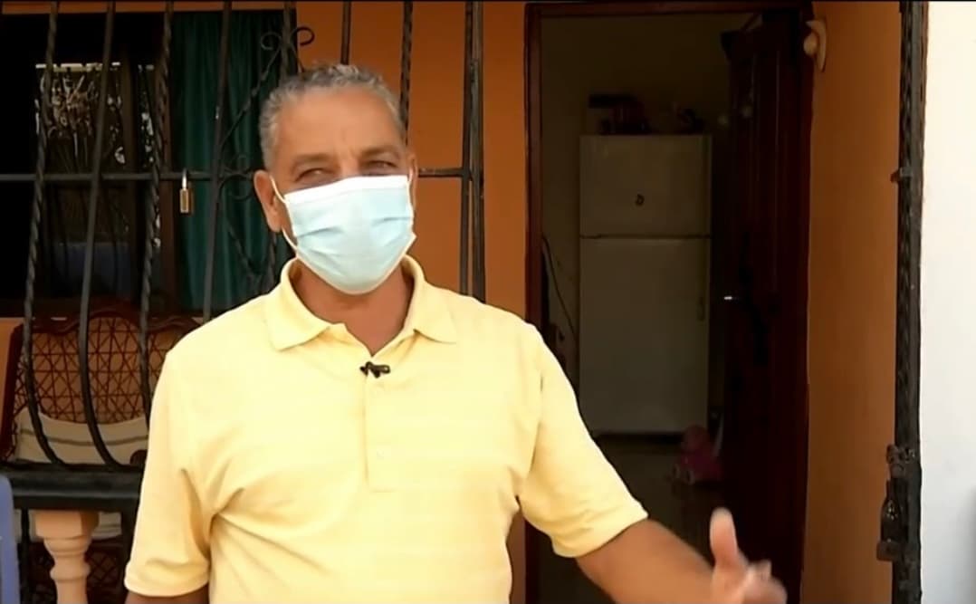 Este trabajo es bien valorado por sus vecinos, que no solo agradecen la labor que hace por ellos, sino que admiran las ganas de salir delante de este
<a href="https://www.univision.com/temas/ninos">niño</a> que tiene unas ganas enormes de que su vida de un vuelco y pueda ayudar a su familia.
<b>“Es increíble porque no solo nos ayuda, sino que se mantiene ocupado y lo aleja de estar haciendo cosas malas”</b>, dice Charlie Ventura, vecino del pequeño.
<br>