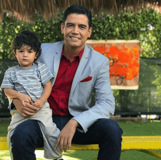 Este año, Joshua empezó a ir a la escuela y su papito disfruta como nunca este proceso.