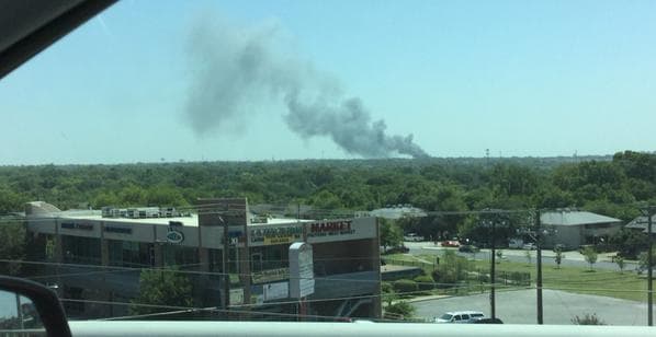Se incendia tienda de autopartes en Austin