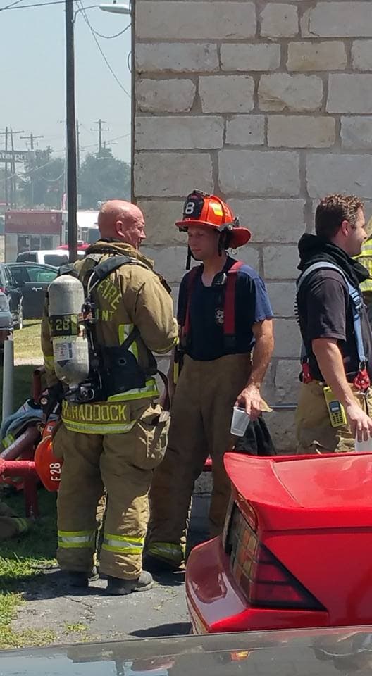 Se incendia tienda de autopartes en Austin