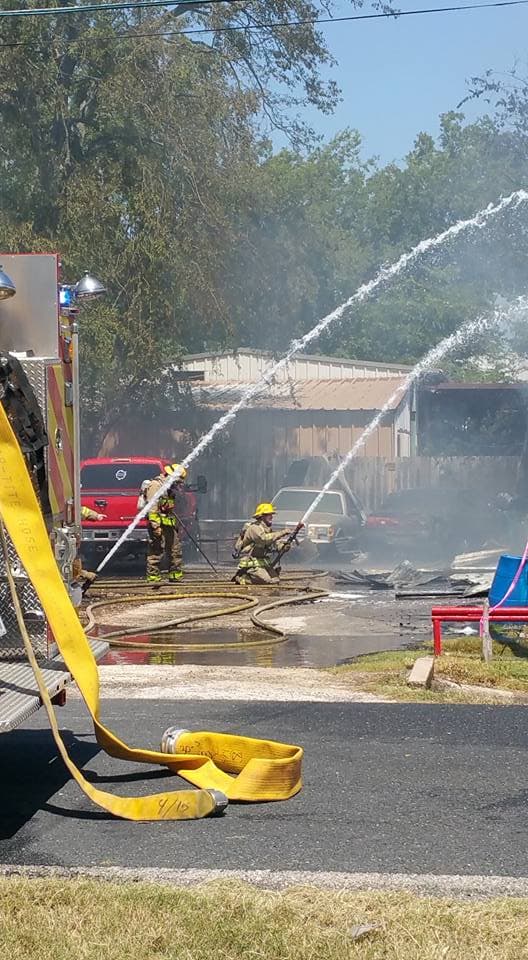 Se incendia tienda de autopartes en Austin