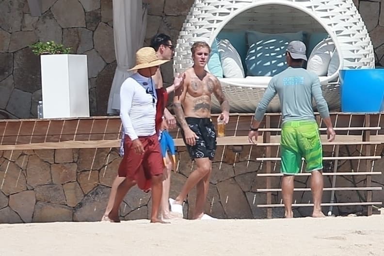 Se dio tiempo para nadar y hacer deportes acuáticos.