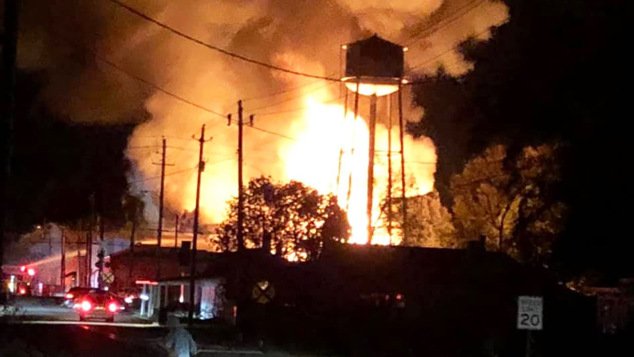 Voraz incendio en Princeton deja sin luz a más de 600 residentes en la noche más fría 