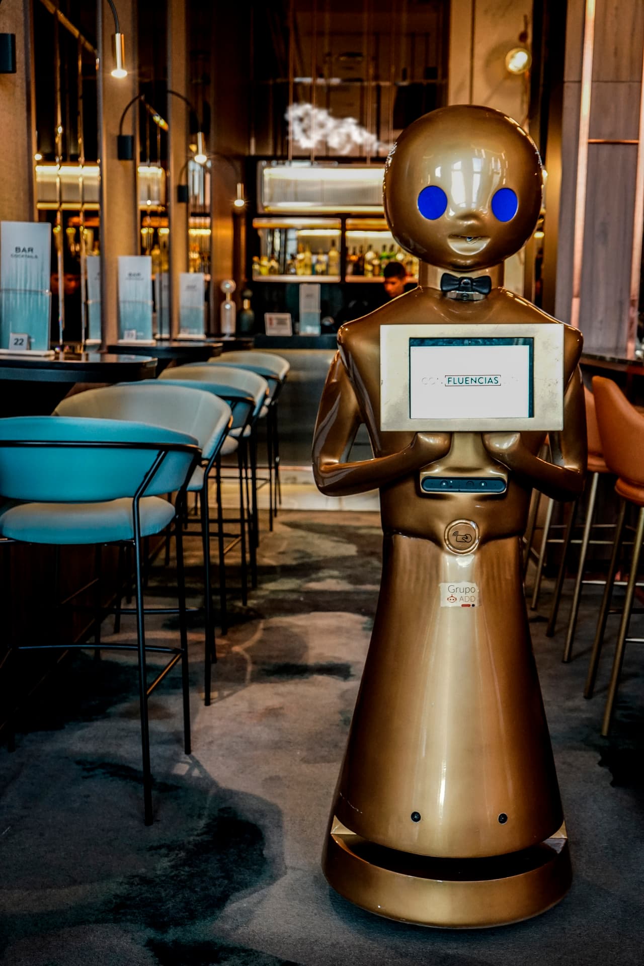 <b>Tokyo Sanitary, limpieza y atención al público.</b> Diseñado por la firma ADD–Futura Vive Technologies, este androide crea zonas libres de coronavirus en entornos sanitarios y espacios de uso público.