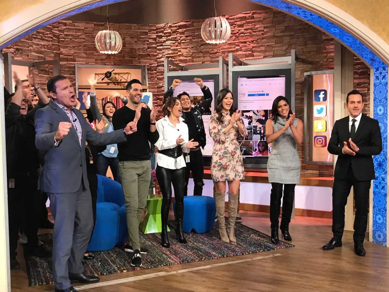 Gracias a ustedes, llegamos a los 2 millones de seguidores en Instagram y había que celebrarlo.