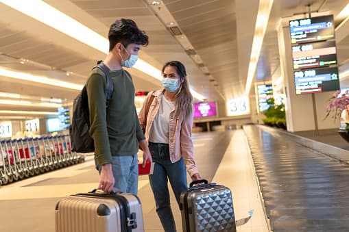 Gobernador de Texas elimina cuarentena obligatoria para viajeros de áreas más afectadas por coronavirus 