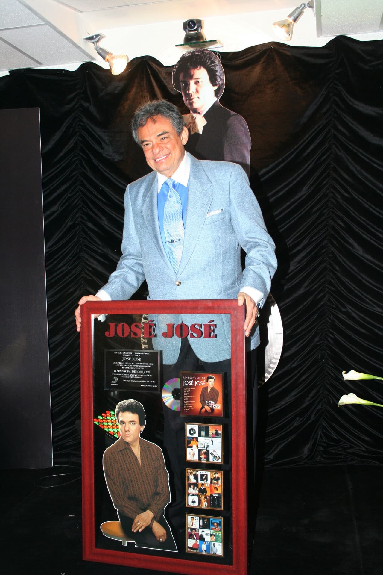 En febrero de 2010 José José presentó su álbum ‘Ranchero’ en el que reinventó temas clásicos como ‘El Triste’, ‘Ya lo Pasado Pasado’ y ‘La Nave del Olvido’ con arreglos de mariachi.