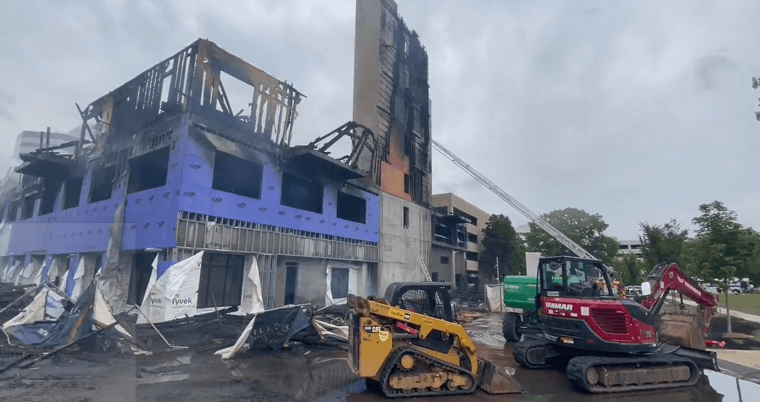 Sin embargo, hasta las 13:00 horas de este jueves aún no se ha localizado a dos trabajadores.