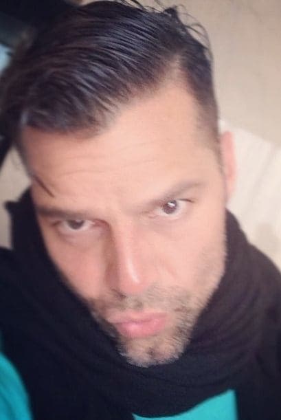 Le fascina tomarse selfies y cuando da besitos se ve lindísimo.