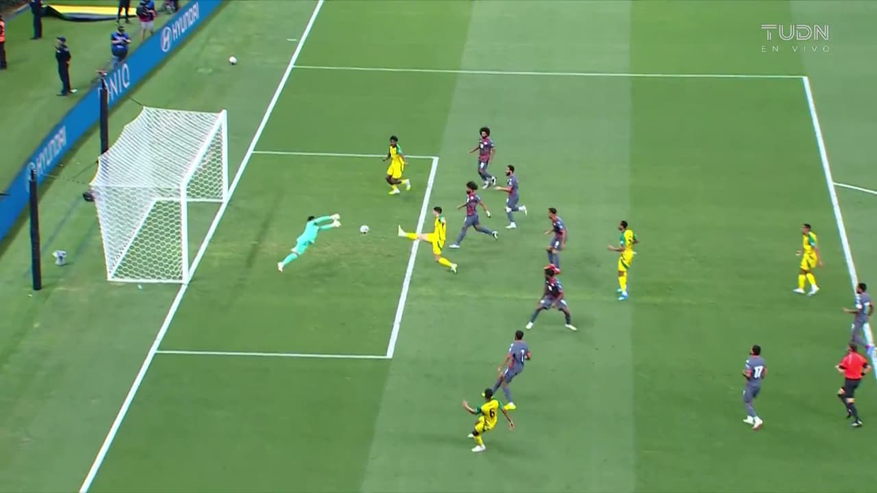 ¡Ceeeeeerca Jamaicaaaaa! Nadie cierra la pinza y se pierden el primero