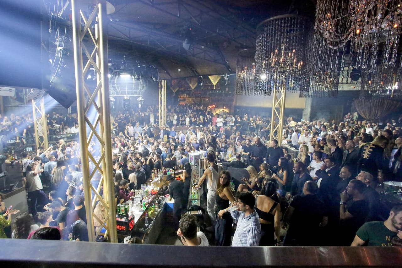 El lugar fue decorado a todo lujo y ofrece todo tipo de cocktails.