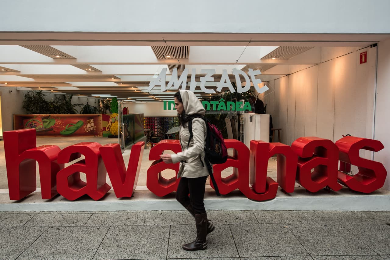 El nombre de la marca fue inspirado en Hawai como el lugar paradisíaco del Hollywood de los años sesenta. Hoy, varias estrellas de la meca del cine tienen estas flip-flops en sus armarios.