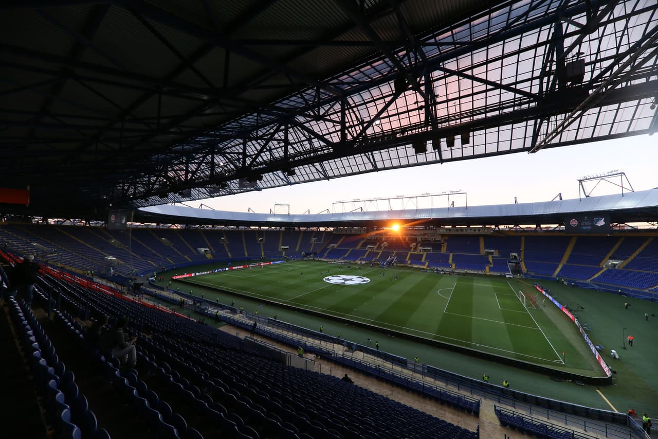 El espectacular recinto ucraniano, casa en primer lugar del F.C. Metalist Kharkiv, esperaba llenar sus cerca de 38.000 asientos.