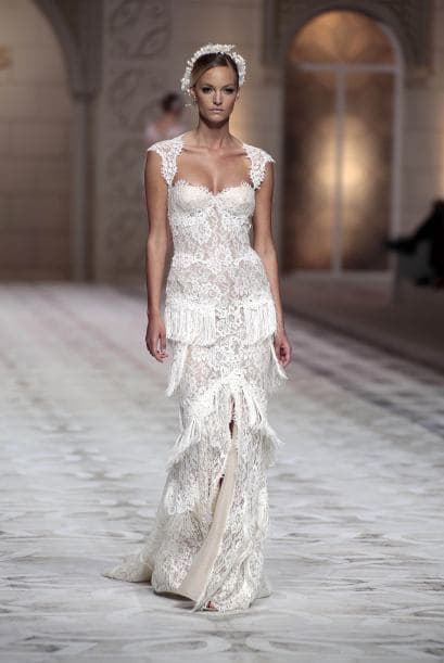 Los escotes fueron los protagonistas, junto con los tonos blancos y con detalles de encajes que le daban un toque clásico.