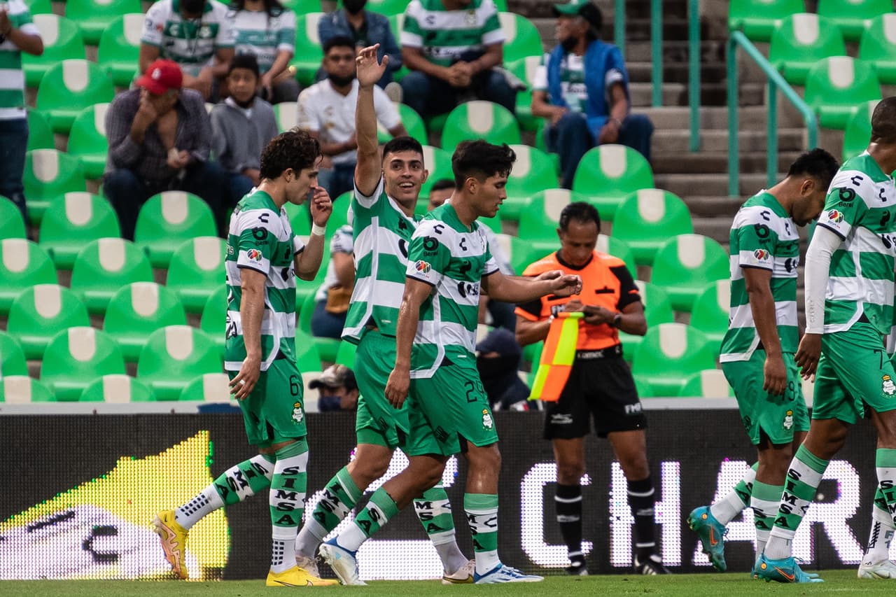 Santos Laguna aseguró una victoria ante Necaxa en el inicio de la Jornada 13 del Apertura 2022 de Liga MX para escalar a la tercera posición general.