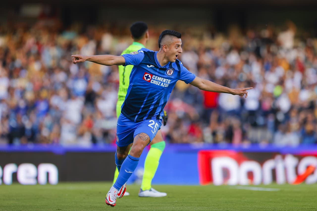 Al 21' Alvarado marcó el segundo en su cuenta personal.