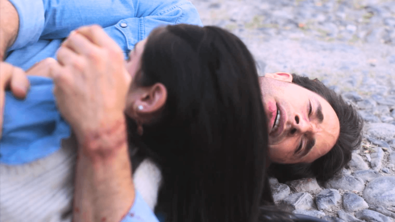 Renato pone en riesgo su vida para salvar a Lupita | Mi Rival | Capítulo 32