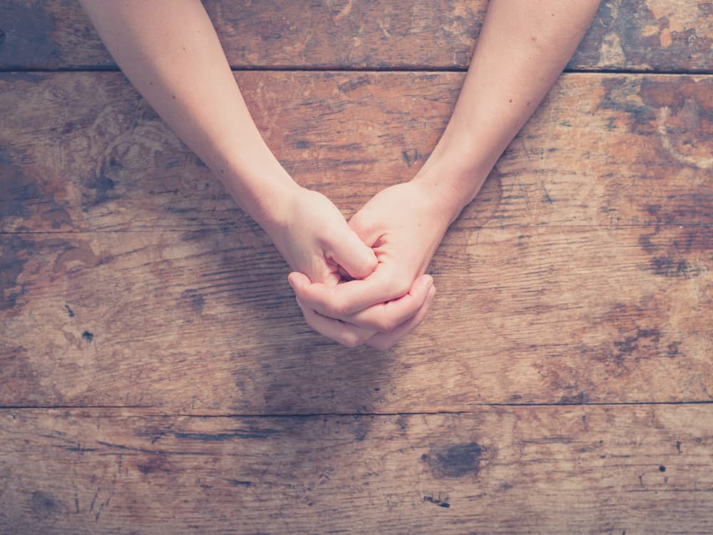 Si lo deseas, puedes buscar en la Biblia más versículos que hagan referencia a los ángeles y llevar a cabo la misma práctica de ajustarlos con tu nombre y tu petición.