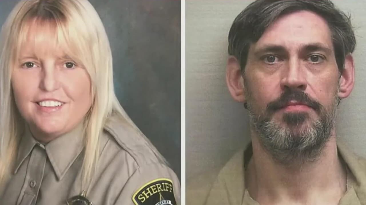 <b><i>Mira también:</i></b> Autoridades investigan qué ocurrió durante el traslado del prisionero Casey White a una corte, acompañado de la agente de prisiones Vicky White el pasado viernes. Hasta el momento no se ha establecido si la oficial actuó bajo presión del sujeto o voluntariamente, teniendo en cuenta que el día siguiente de la desaparición sería su última jornada de trabajo. Se ha establecido que la uniformada rompió varias reglas antes del incidente. 
<b><a target="_blank" href="https://vix.com/es-es/canales/channel-callsign-frequancy-News-24-7?utm_source=univision&utm_medium=internal_referral&utm_campaign=evergreen&utm_content=ed_news&utm_term=video&utm_keyword=0://vix.com/canales?utm_source=univision&utm_medium=internal_referral&utm_campaign=evergreen&ko_click_id=ko_otkowxz8qrv4944dd">Puedes ver más noticias gratis en ViX aquí.</a></b>