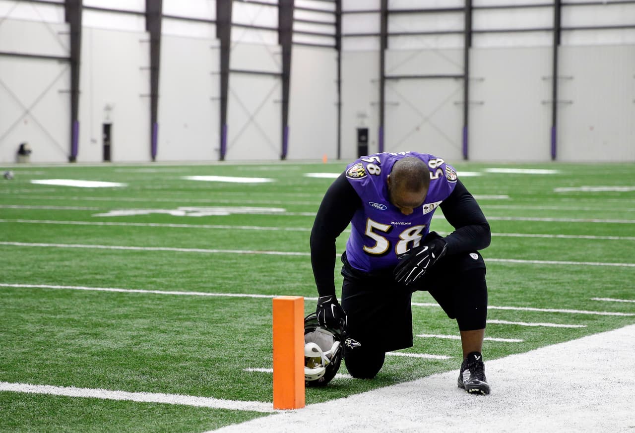 Elvis Dumervil tiene como objetivo romper la marca de capturas en una temporada