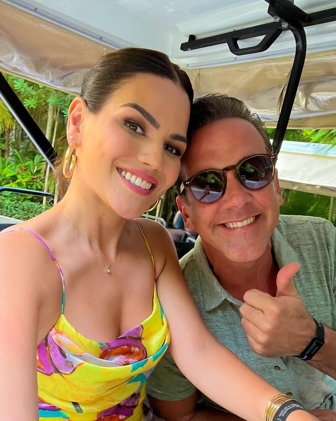 Carlos y Karina comparten el amor por los animales, por lo que, de llegar 'Amor' a Miami, seguramente será igual de consentido que 'Bruno'. Sin embargo, transportarlo a Estados Unidos implica una serie de trámites para que ingrese al país. Principalmente la adopción y poner en regla sus vacunas.