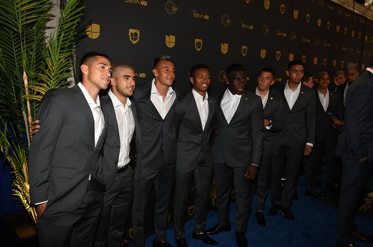 Los invitados especiales brillaron con luz propia en la alfombra azul del Balón de Oro 2019 de la Liga MX celebrado este sábado en Los Ángeles.