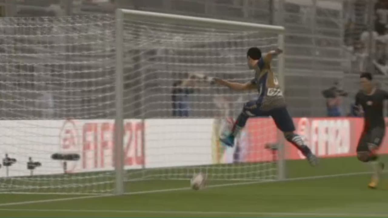 En el futbol virtual, Carlos Gutiérrez destrozó a Daniel Álvarez que terminó jugando con diez hombres.