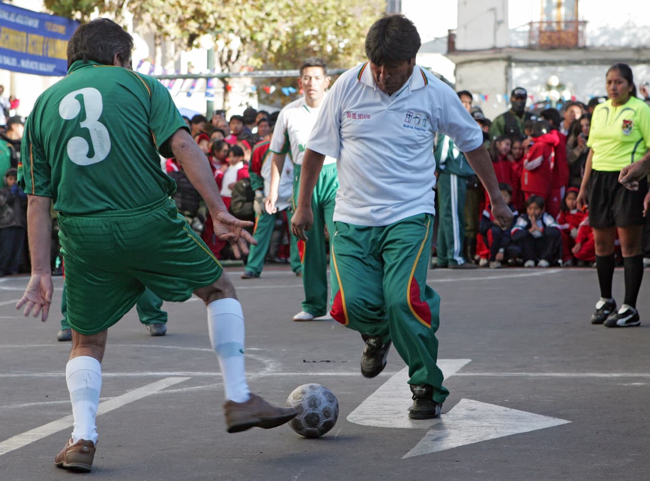 El presidente boliviano Evo Morales es un apasionado por el fútbol y el equipo de sus amores es San José de Oruro.