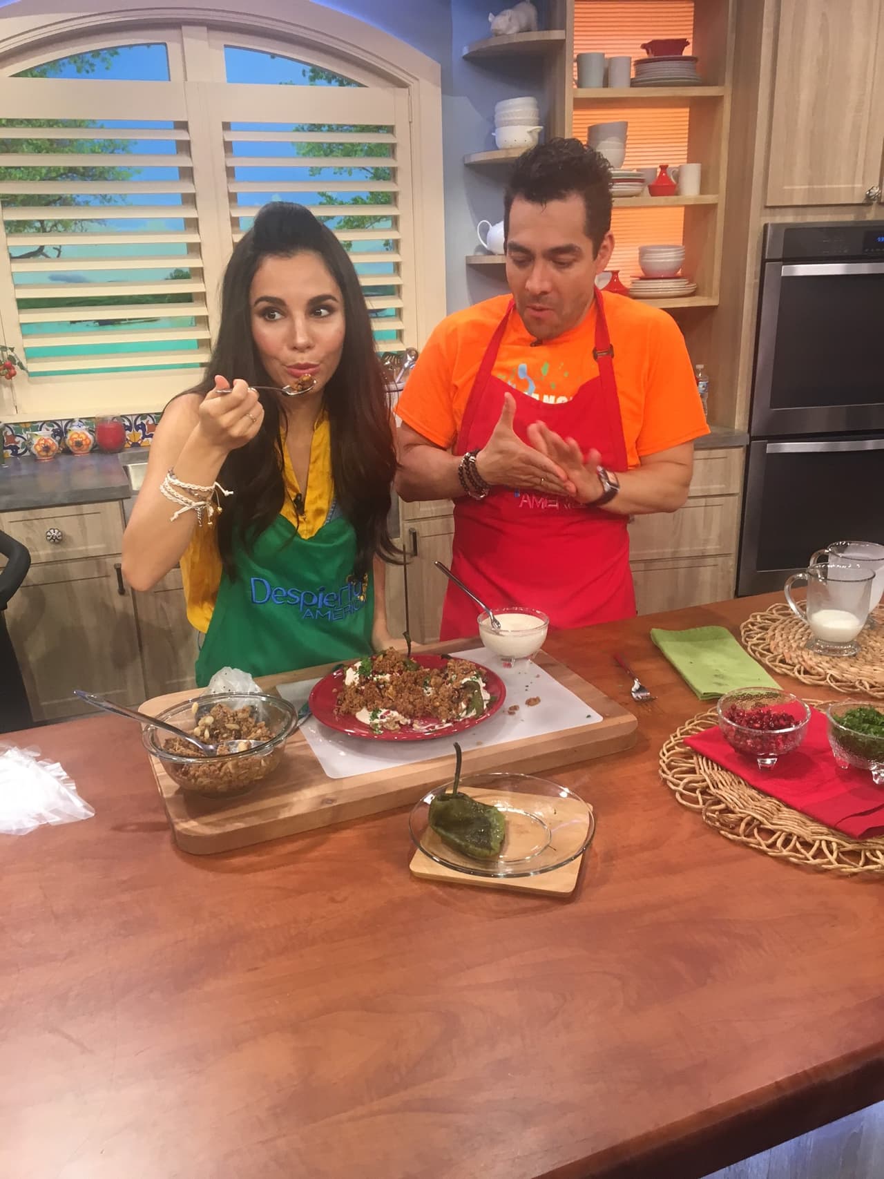 ¡Delicioso! Martha no resistió la tentación y quería ser la primera en probar.