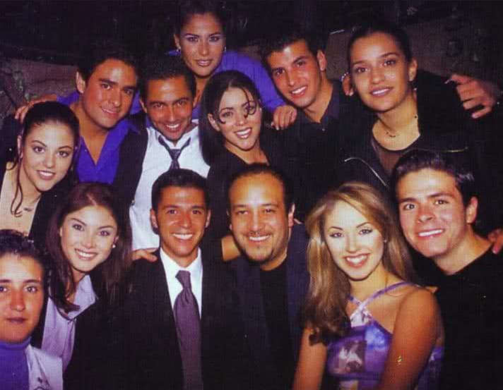 Algunos de sus compañeros y amigos ahora son famosos, como José María Torre, Anahí, Marichelo y Arleth Terán.