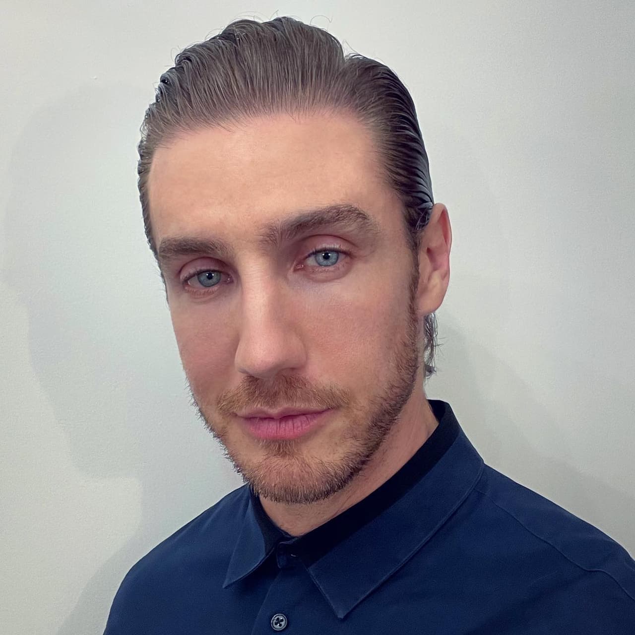 Sin embargo, llegar a donde está no le ha sido del todo sencillo y asegura que incluso ha sido discriminado por su aspecto físico. 
<br>