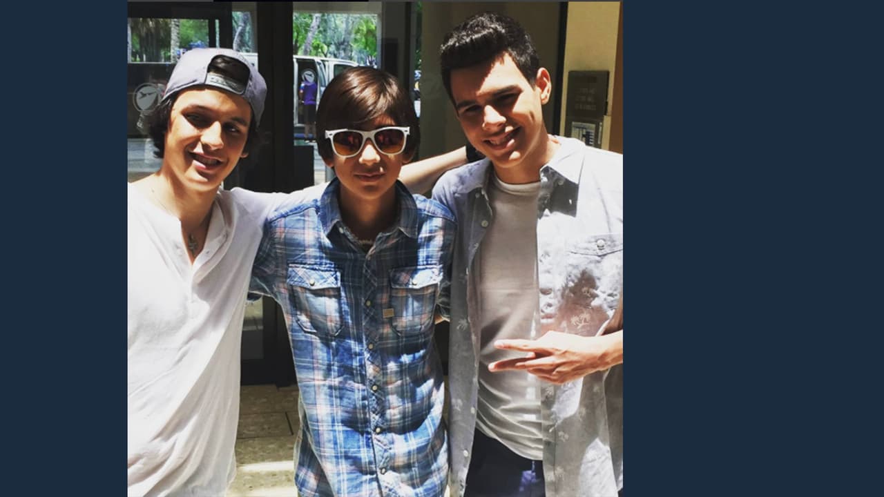 Todos saben que están luchando por el mismo sueño y al final sólo 5 serán los ganadores, pero esto no los detiene de ser buenos amigos y divertirse en su tiempo libre.