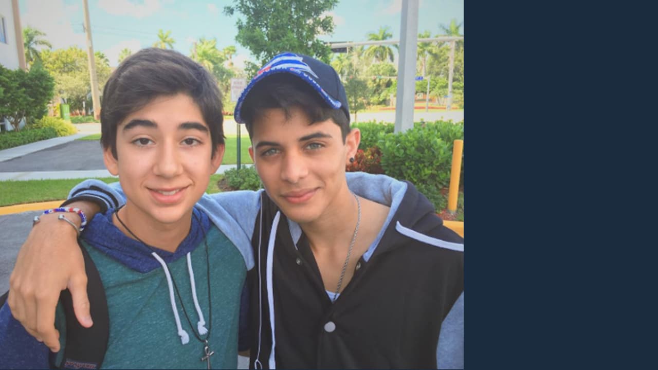 Todos saben que están luchando por el mismo sueño y al final sólo 5 serán los ganadores, pero esto no los detiene de ser buenos amigos y divertirse en su tiempo libre.