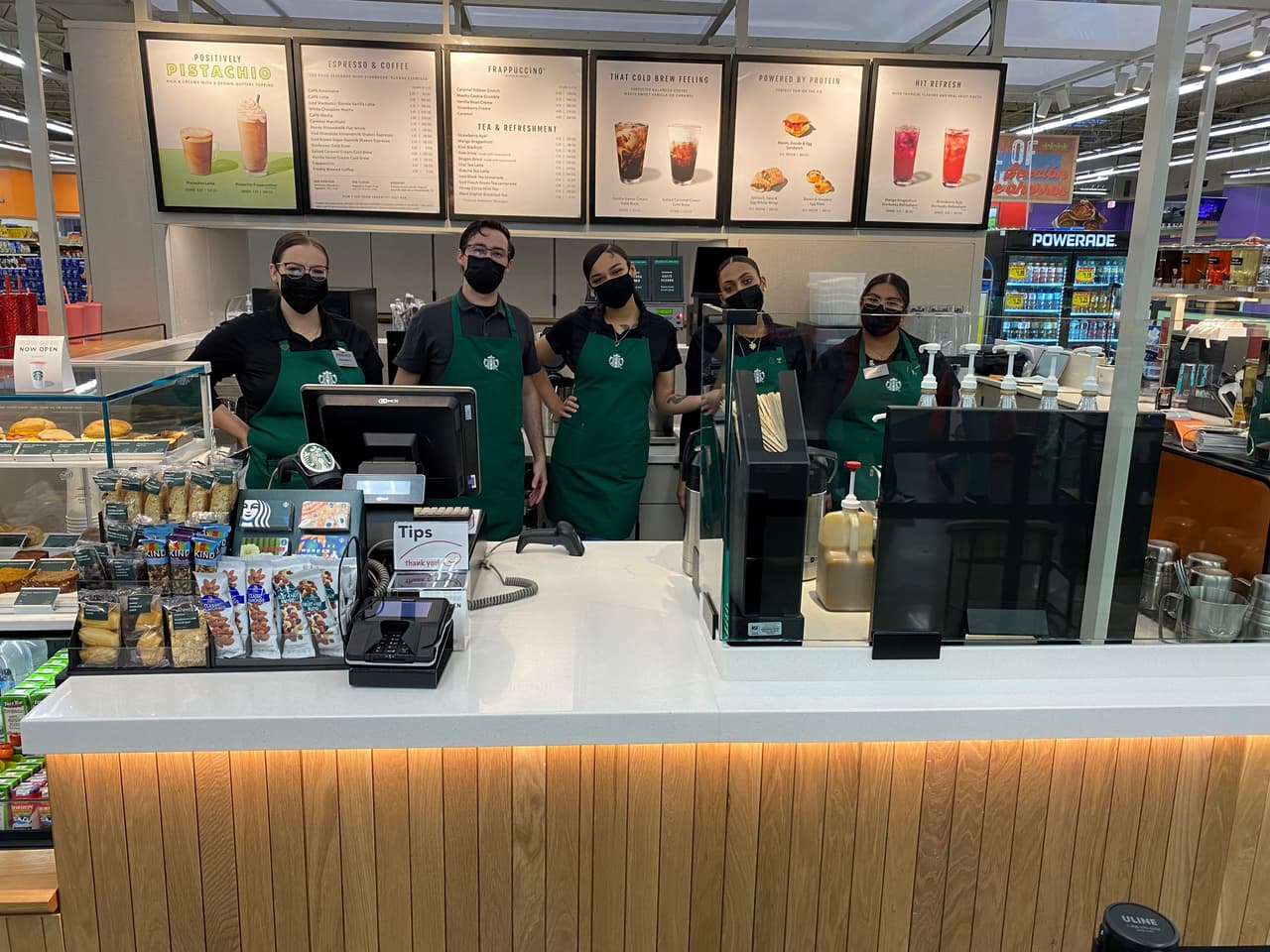 Según los informes, abrir un Starbucks dentro de Food City no solo fomenta la adicción al café de las personas, sino que también está creando nuevos puestos de trabajo al oeste del valle.